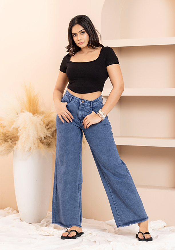 KEA BLACK CROP TOP